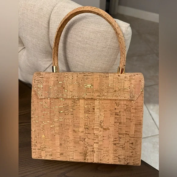 Elegant Tan Cork Handbag - Picture 2 of 4